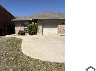 5801 Swords Dr, Fort Worth, TX 76137