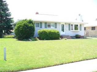 34562 Iris Ln, Eastlake, OH 44095
