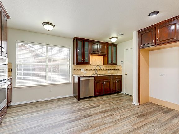 3rd image of 3917 Randall Ln