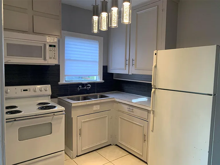1546 Lombardy St #C — Photo 6