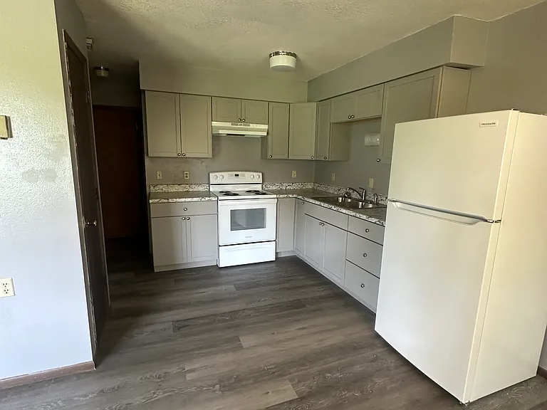 210 SE Granville St #12 — Photo 7