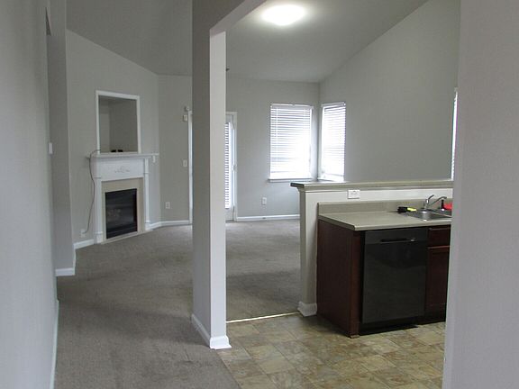 5th image of 1471 Wilshire Way