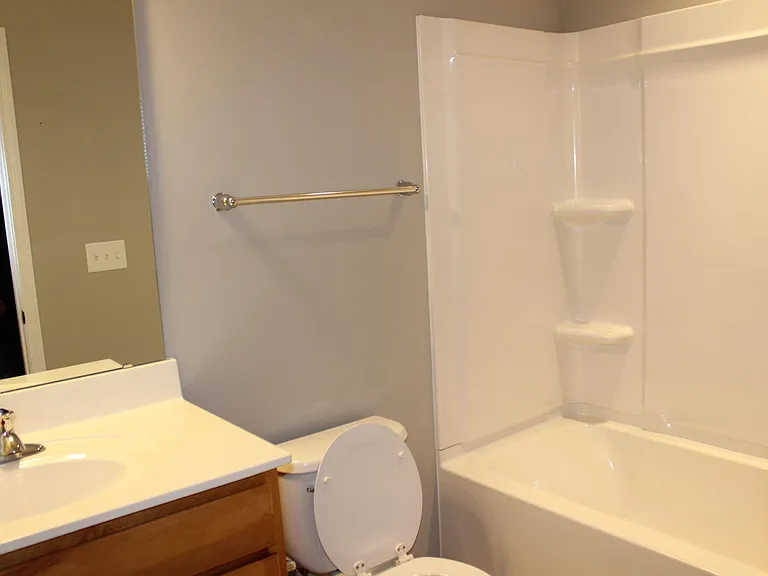 1084 Kenross Dr — Photo 10