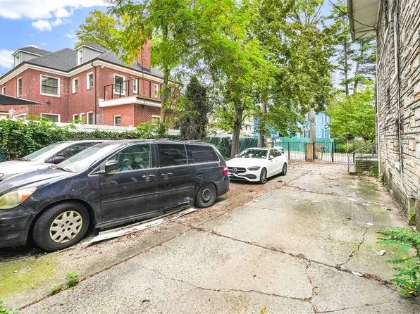 81-26 Austin Street image 17 of 30