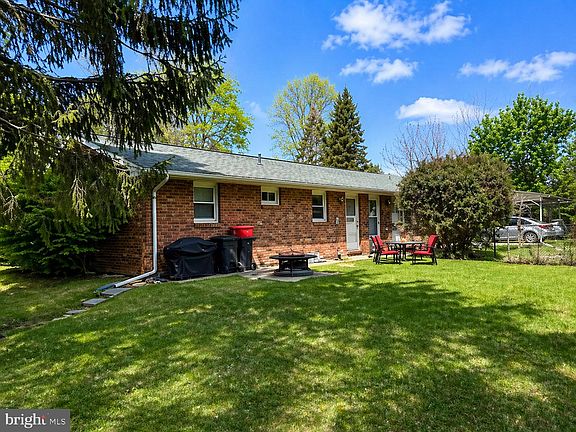 4th image of 1307-1309 University Dr