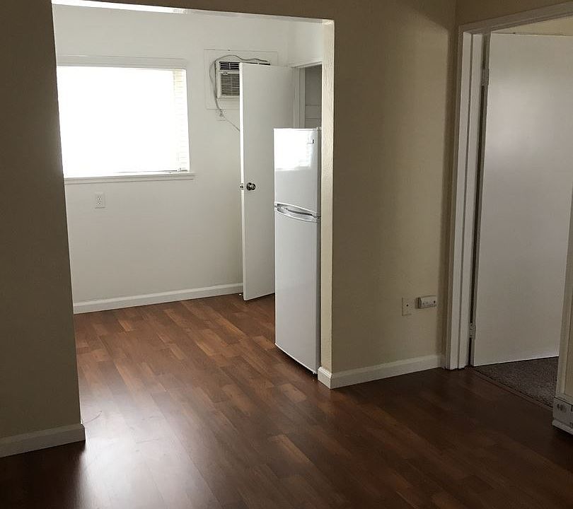 2nd image of 2715 P St APT 02