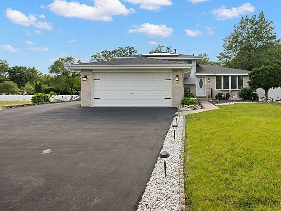 2nd image of 903 Prescott Dr