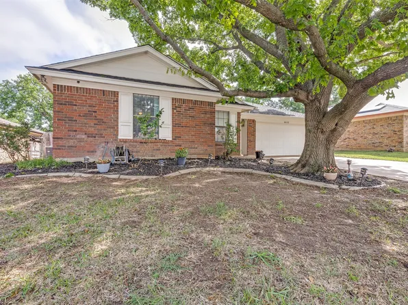 6432 Whitehurst Dr, Watauga, TX 76148