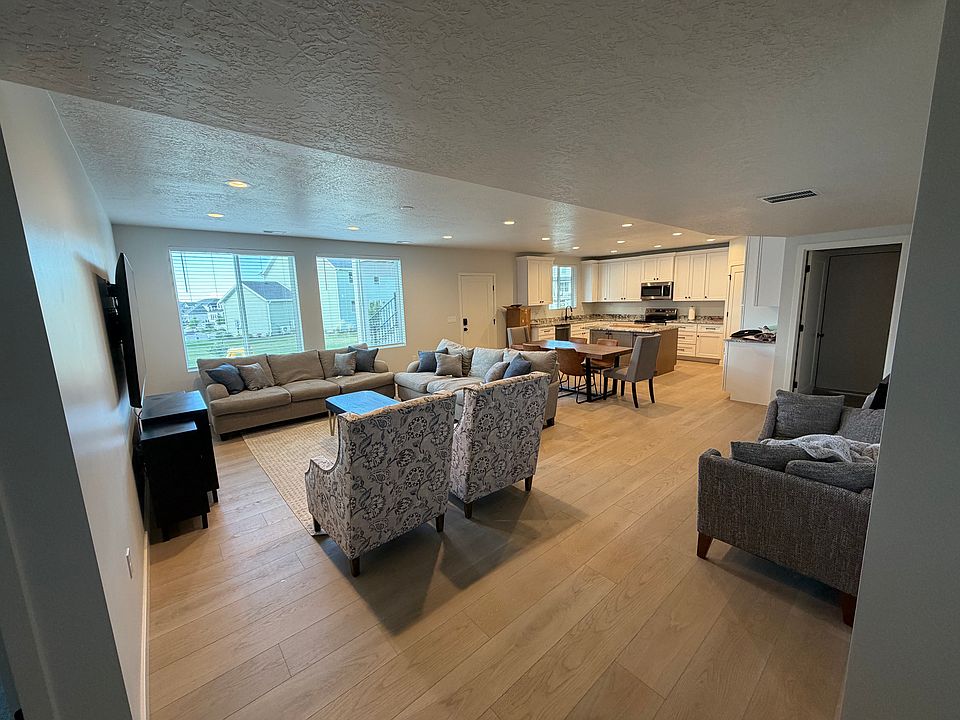 1st image of 1014 W Netleaf St #B