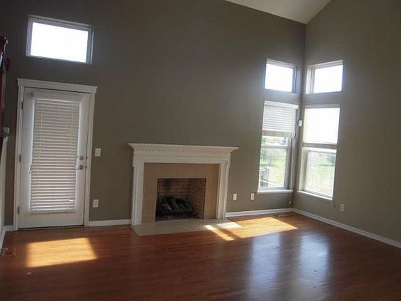 4th image of 4214 Greensbury Dr