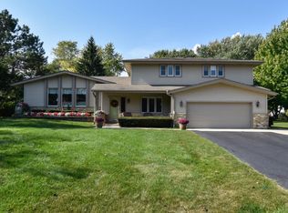 9281 N Broadmoor Rd, Bayside, WI 53217