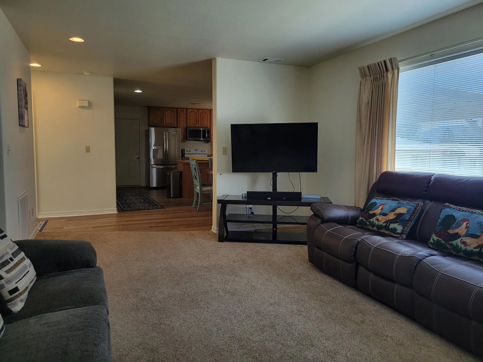 2 bed, 1300 sqft, $2,550 — Photo 4