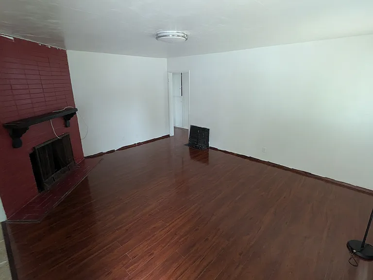113 N Carol Dr — Photo 2