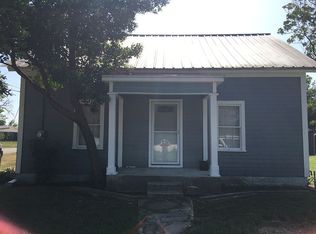207 S Maple St, Comanche, TX 76442