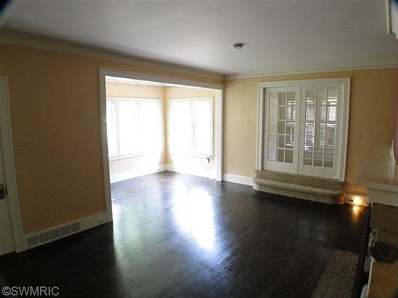 5th image of 343 Aurora St SE