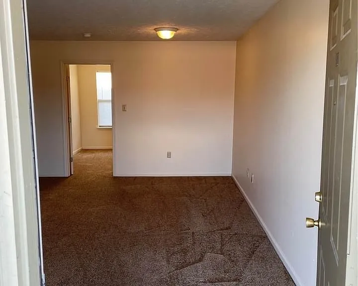 215 Keystone Dr — Photo 2