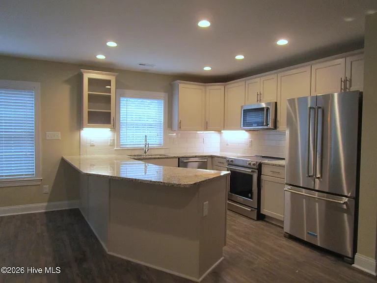 302 Holly St — Photo 5