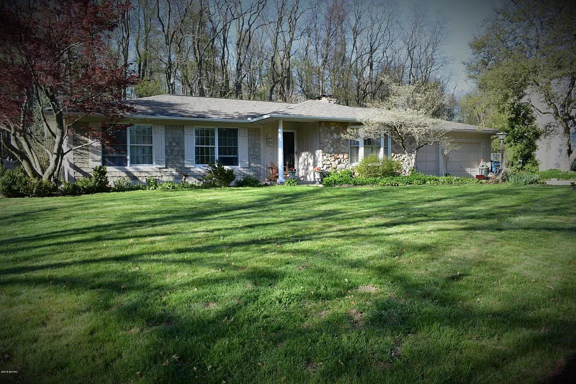 636 East Dr photo 1