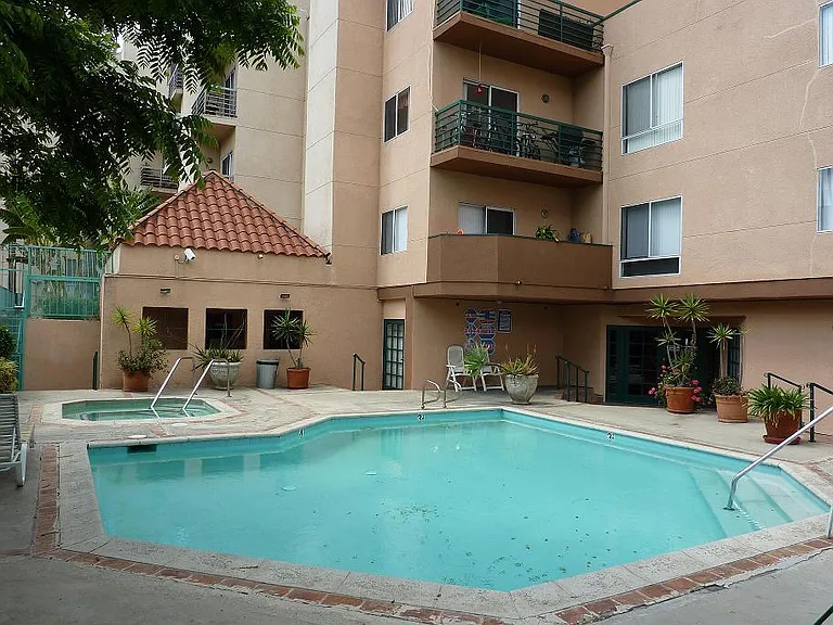 1210 North Cherokee Ave. — Photo 3