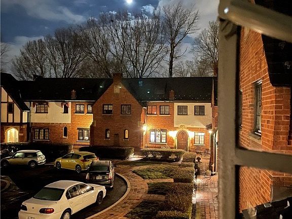 4th image of 3444 Grove Ave