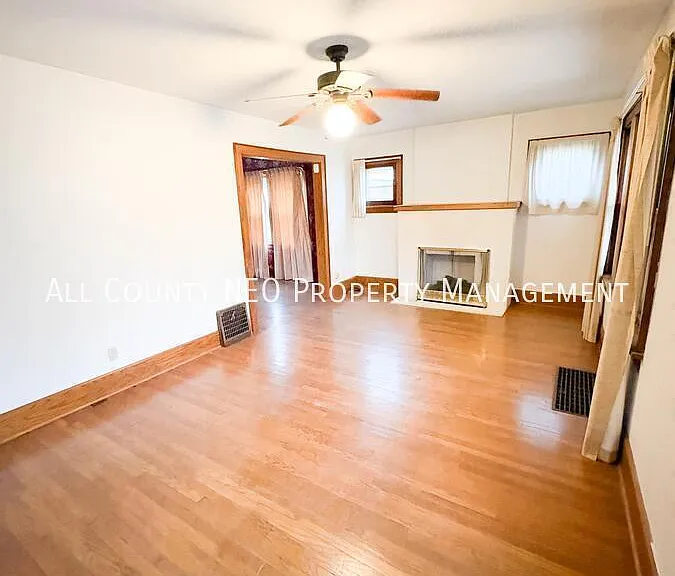 1051 Brown St — Photo 3