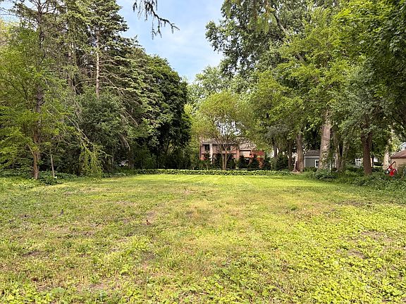 3rd image of 225 Lorraine St
