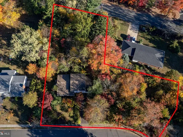 6 Ryan Rd, Cranbury, NJ 08512