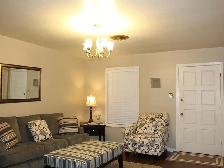 205 Fairway Dr — Photo 3