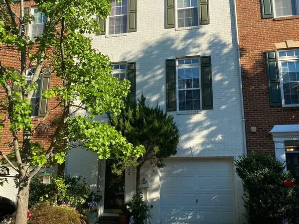 5042 Grimm Dr, Alexandria, VA 22304