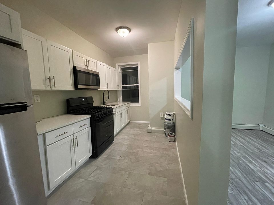 1st image of 114 Mallory Ave #3E