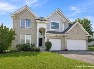 429 W Newbridge Ln, Round Lake, IL 60073
