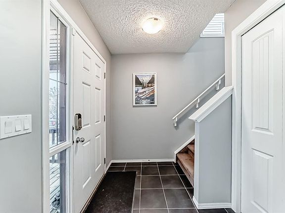 4th image of 44 W Legacy Cres SE