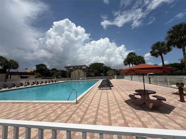 3161 NW 47 #105, Lauderhill, FL 33319