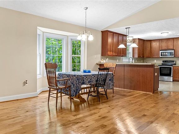 4th image of 6050 Winsborough Ln