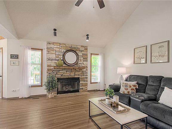 5th image of 248 NE Dreamweaver Ave