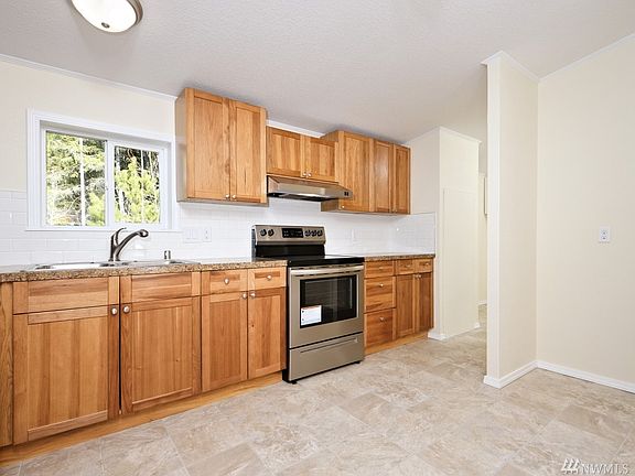 3rd image of 201 NE Collins Dr E