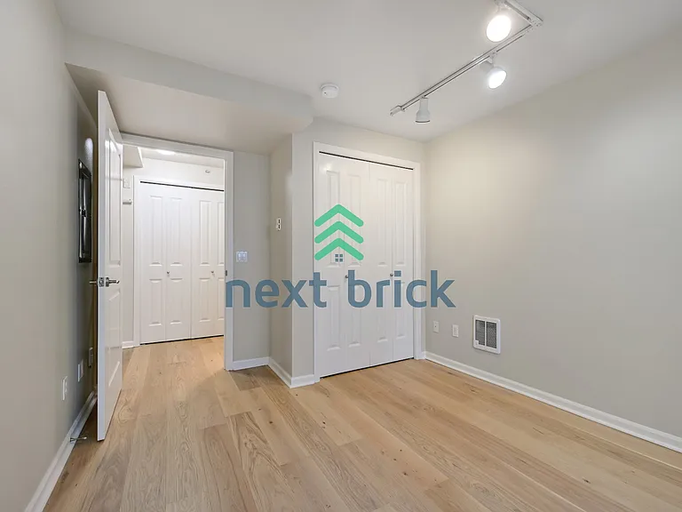 124 Bellevue Ave E #206 — Photo 7