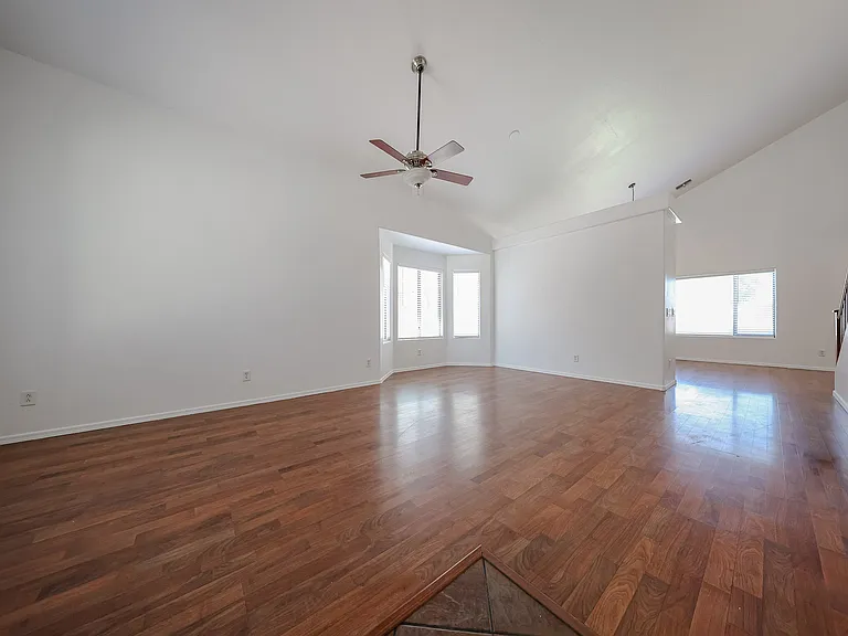 3402 S 82nd Ln — Photo 8