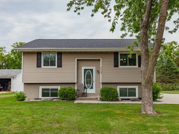 713 10th Ave NW, Altoona, IA 50009