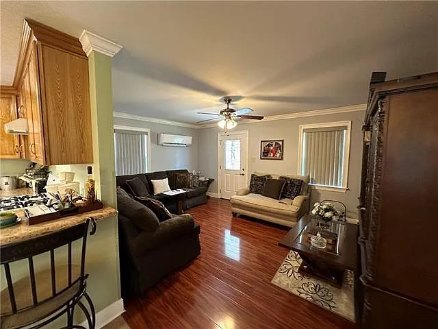 103 Jefferson Aly — Photo 4
