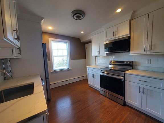 2nd image of 158 East Ave Unit 2