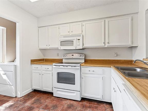 5th image of 2425 Oxford Pl APT 125