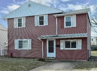 17 Lancaster Rd, Island Park, NY 11558