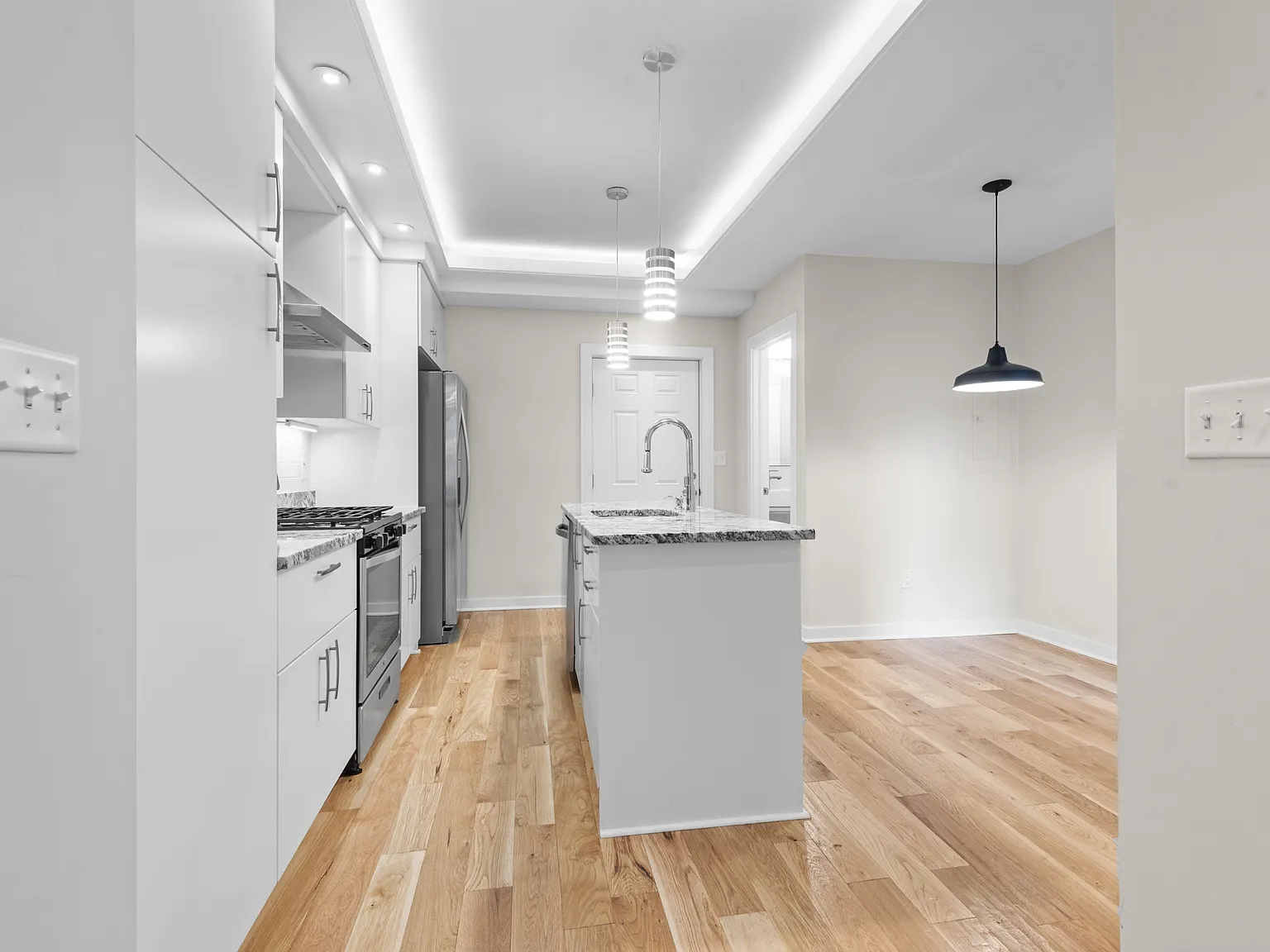 2 bed, 2.5 bath, 1480 sqft, $3,000 — Photo 3