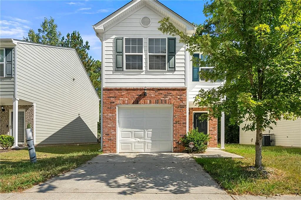 3 bed, 2.5 bath, 1600 sqft, $1,745 — Photo 1