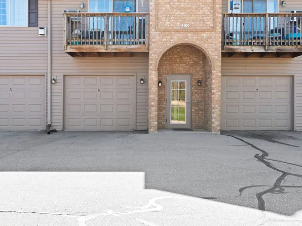 304 Golfview Rd APT 2, Cecil, WI 54111