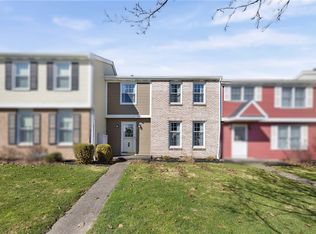 35 Summit Knolls Dr, Webster, NY 14580