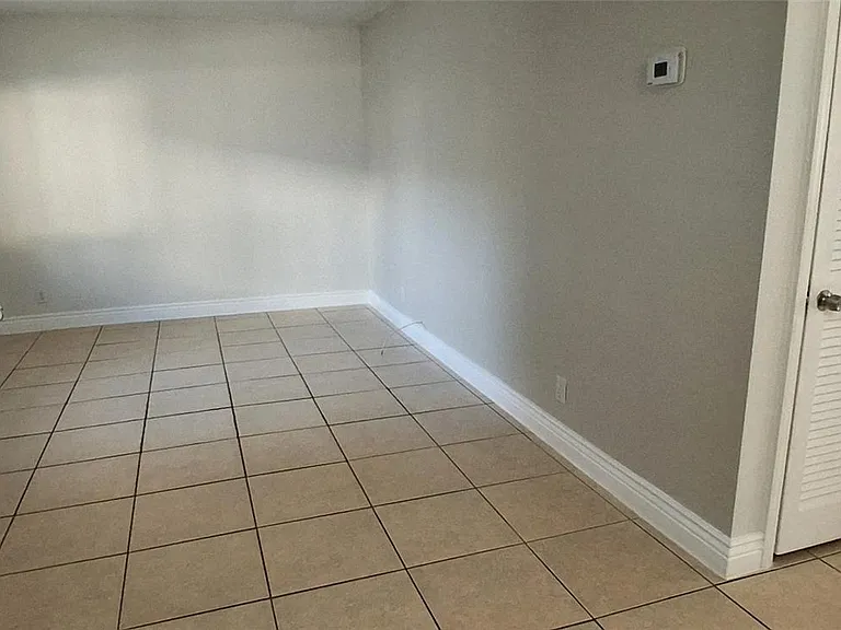 711 NE 2nd Ave #102 — Photo 7