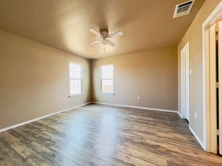 2219 E Main St — Photo 7
