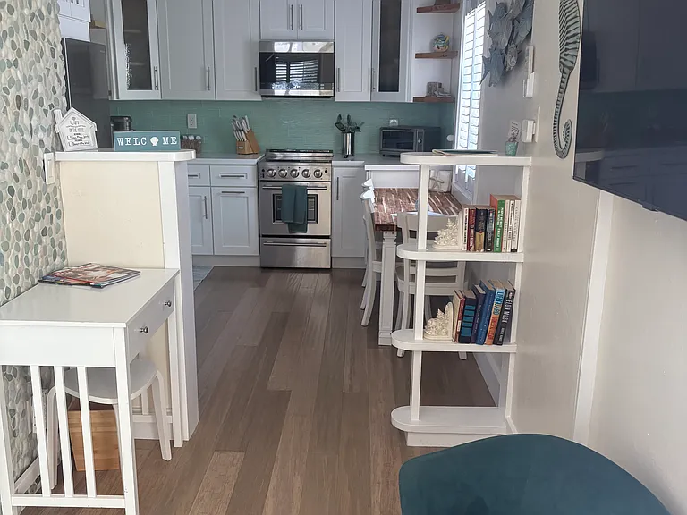 3203 NE 5th St #1 — Photo 12